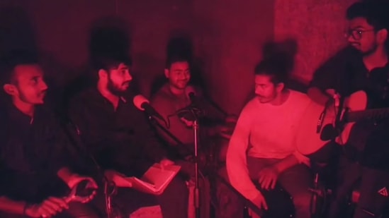 The band is singing a soulful cover of Lata Mangeshkar's old Hindi song Mera Dil Ye Pukare which went viral on social media.(Instagram/@stereoindia)