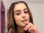 Actor Tunisha Sharma's mother Vanita Sharma fainted during her final rites. Actor Tunisha Sharma's mother Vanita Sharma fainted during her final rites.