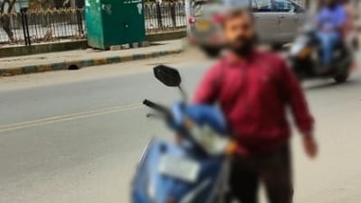 The man blamed 10-minute delivery services for putting pressure on delivery executives. ( Parag Jain/Twitter) The man blamed 10-minute delivery services for putting pressure on delivery executives. ( Parag Jain/Twitter)