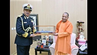 Vice Admiral Ajendra Bahadur Singh Flag Officer Commanding-in-Chief, Western Naval Command met chief minister Yogi Adityanath on Tuesday. (sourced)