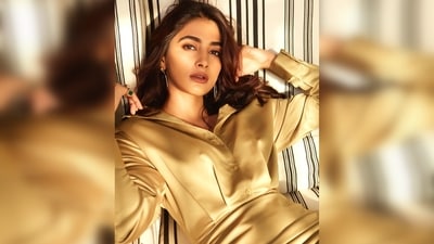 Pooja Hegde added a lot of volume to her hair and left it open. For makeup, she opted for the subtle bronze glam look.&nbsp; (Instagram/@hegdepooja)