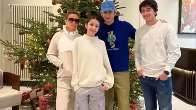 Mahesh Babu, Namrata Shirodkar, Gautam and Sitara are in Switzerland. Mahesh Babu, Namrata Shirodkar, Gautam and Sitara are in Switzerland.