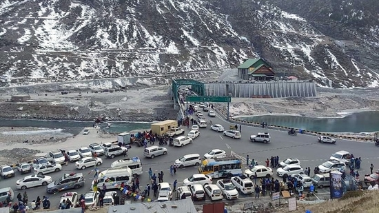 In view of the festival season, the North Indian hill state Himachal Pradesh is witnessing a large number of tourist footfalls. The Indian meteorological department has forecast snowfall in five districts of the state after December 29. (ANI)