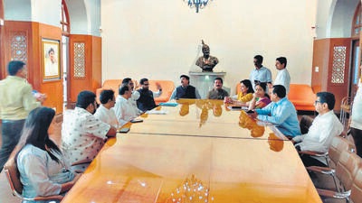 Sena factions lock horns over office ‘takeover’ in BMC Sena factions lock horns over office ‘takeover’ in BMC