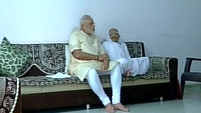 Modi with his mother back in 2016. (ANI)