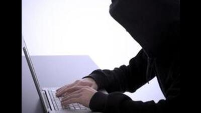 An IAS officer posted at the Haryana government headquarters in Chandigarh was allegedly duped of  ₹1 lakh when he was in Ambala on December 24 (Representational Image/HT File)