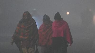 Extended fog is not uncommon for this time of the year. (Hindustan Times) Extended fog is not uncommon for this time of the year. (Hindustan Times)