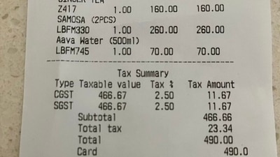 Khan shared two images claiming to have shelled out  ₹490 at Mumbai's Chhattrapati Shivaji Maharaj International Airport on two samosas, a cup of tea, and a water bottle.