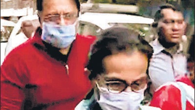 Mumbai, Dec 26 (ANI): Central Bureau of Investigation (CBI) officials produce former ICICI Bank MD and CEO Chanda Kochhar and her husband Deepak Kochhar before the CBI court in connection with an alleged ICICI Bank-Videocon loan fraud case, in Mumbai on Monday. (ANI Photo) (ANI) Mumbai, Dec 26 (ANI): Central Bureau of Investigation (CBI) officials produce former ICICI Bank MD and CEO Chanda Kochhar and her husband Deepak Kochhar before the CBI court in connection with an alleged ICICI Bank-Videocon loan fraud case, in Mumbai on Monday. (ANI Photo) (ANI)