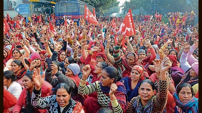 The Accredited Social Health Activists (Asha workers) are seeking payment commensurate with their work load. (Sant Arora/HT)