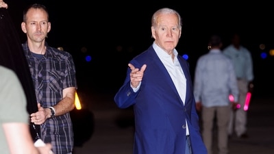 U.S. President Joe Biden gestures after disembarking from Air Force One as he arrives for a New Year's vacation, at Rohlsen Airport, St. Croix, U.S. Virgin Islands, U.S. December 27, 2022. REUTERS/Jonathan Ernst (REUTERS)