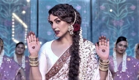 Huma Qureshi in a still from Shikayat in Gangubai Kathiawadi. Huma Qureshi in a still from Shikayat in Gangubai Kathiawadi.