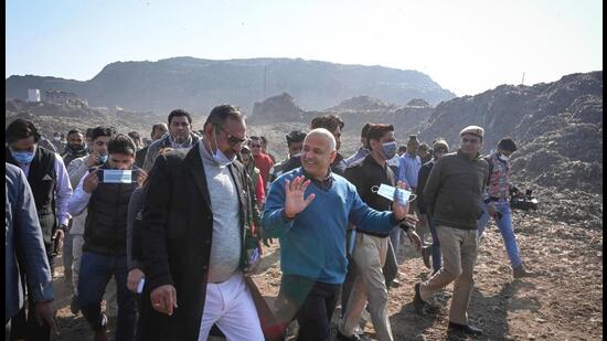 Delhi deputy chief minister Manish Sisodia at the Okhla landfill site in New Delhi on Wednesday. (Vipin Kumar/HT Photo)