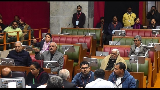 Last sitting: Ruling MLAs target govt over health, edu in dramatic winter session (HT Photo) Last sitting: Ruling MLAs target govt over health, edu in dramatic winter session (HT Photo)