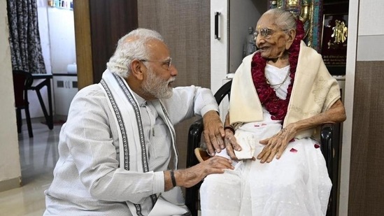 Karnataka leaders wish for speedy recovery of PM Modi's mother Heeraben Modi