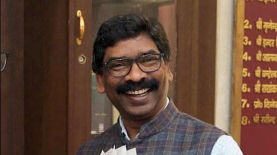 Ranchi, Dec 19 (ANI): Jharkhand Assembly Speaker Rabindra Nath Mahato is being welcomed by State Chief Minister Hemant Soren on the first day of the Winter Session of the State Assembly, in Ranchi on Monday. (ANI Photo) (Somnath Sen) Ranchi, Dec 19 (ANI): Jharkhand Assembly Speaker Rabindra Nath Mahato is being welcomed by State Chief Minister Hemant Soren on the first day of the Winter Session of the State Assembly, in Ranchi on Monday. (ANI Photo) (Somnath Sen)
