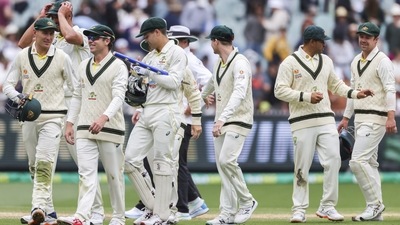 Australian players celebrate after they defeated South Africa by an innings and 182 runs during the second cricket test between South Africa and Australia at the Melbourne Cricket Ground, Australia, Thursday, Dec. 29, 2022. (AP Photo/Asanka Brendon Ratnayake) (AP)