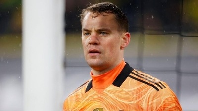 In November, Manuel Neuer went public about his experiences with skin cancer (Norbert Schmidt/IMAGO) In November, Manuel Neuer went public about his experiences with skin cancer (Norbert Schmidt/IMAGO)