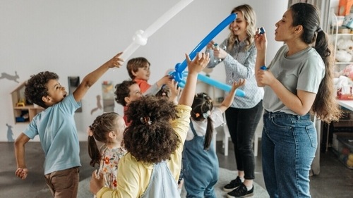 Have a treasure hunt with kids. (Pexels) Have a treasure hunt with kids. (Pexels)