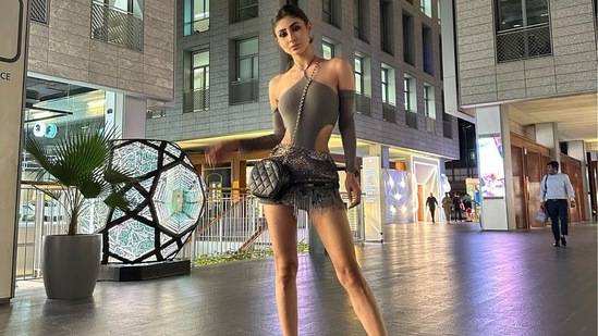 Mouni Roy let her outfit do all the talking and accessorised her look with just a round black sling bag. (Instagram/@imouniroy)