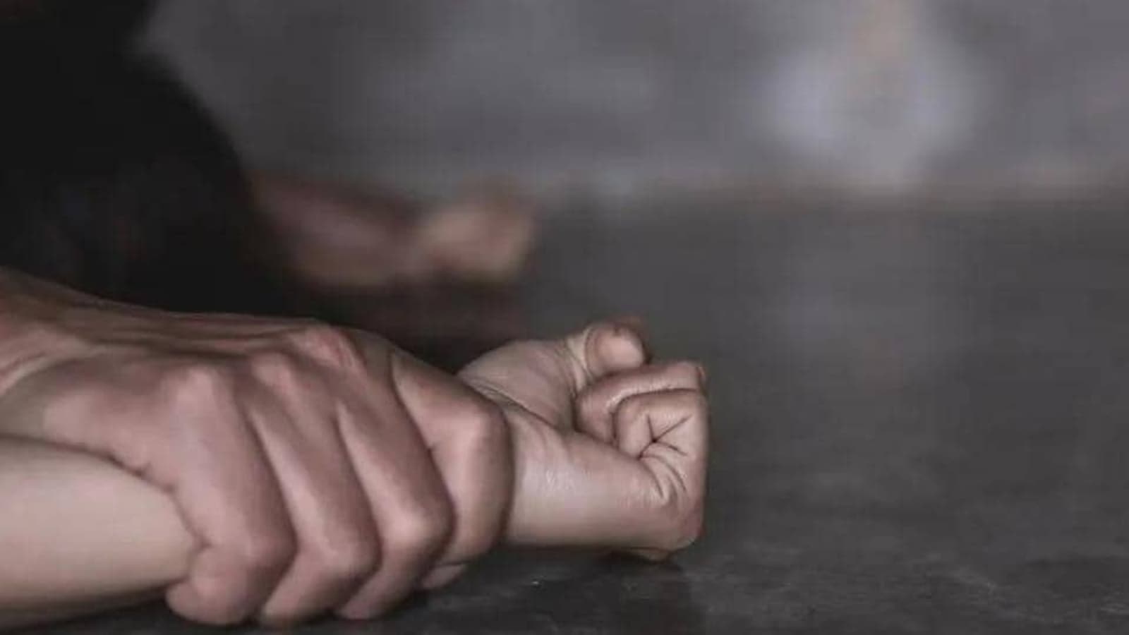 झारखंड : शादीशुदा महिला के साथ गांव के युवक ने किया दुष्कर्म, फरार - Jharkhand: Married woman raped by village youth, absconded