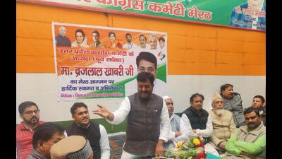 Congress state chief Brijlal Khabri discussing preparations with party leaders and workers at party office in Meerut on Friday. (HT Photo) Congress state chief Brijlal Khabri discussing preparations with party leaders and workers at party office in Meerut on Friday. (HT Photo)