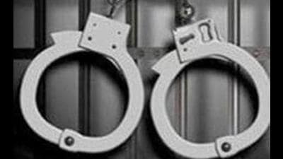 In the second case, the criminal investigation branch arrested Raj Pandey of Ramnagar Mohalla in Ludhiana on 33-feet road and recovered 10gm heroin from his possession. (HT FILE PHOTO)