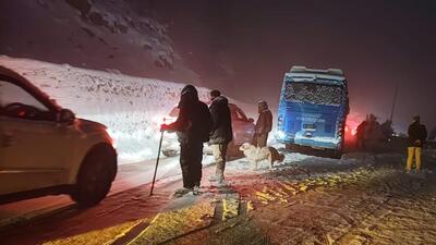 Rescue teams from Manali and Keylong were rushed to ensure the movement of the vehicles. (Sourced)