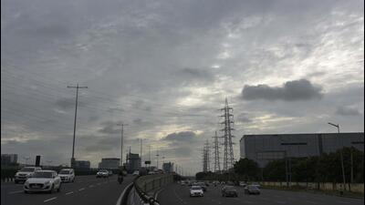 The Delhi-Gurugram Sarhaul border near Ambience Mall in Gurugram. (Parveen Kumar/HT Photo) The Delhi-Gurugram Sarhaul border near Ambience Mall in Gurugram. (Parveen Kumar/HT Photo)