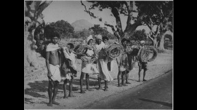 The effects of the Hul and its memories have persisted into the present: Santhal men with fibre produced form wild plants in a picture dated 19 March 1987 (HT Photo)