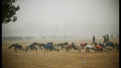 Youngsters attend a training session to prepare for the Indian Army 'Agnipath' examination at Gandhi Maidan, amid dense fog during a cold winter morning, in Patna on Thursday. (PTI) Youngsters attend a training session to prepare for the Indian Army 'Agnipath' examination at Gandhi Maidan, amid dense fog during a cold winter morning, in Patna on Thursday. (PTI)