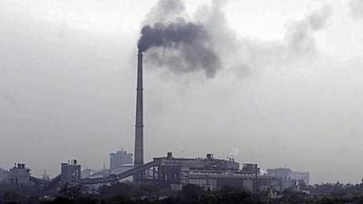 The Commission for Air Quality Management in National Capital and adjoining areas stated that the air quality has deteriorated over last few hours and Delhi's AQI has been recorded as 399 as on December 30, 2022 (Mohd Zakir/ HT file photo)