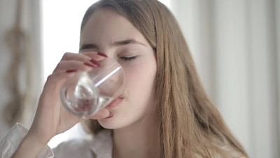 1. Drink enough water - It is a no-brainer that&nbsp;water helps to flush out toxins by the kidneys, and cuts down the chances of kidney diseases. According to studies, one with a history of kidney stones should drink enough water to help prevent the formation of stones in the near future.&nbsp; (Pexels)