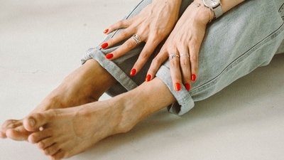 <p style="text-align:justify;">Varicose veins are a common occurrence and can become swollen and painful as they are twisting veins that are seen predominantly in the legs and even on one’s feet since the valves in the veins fail to function properly. Varicose veins are often blue or dark purple and many people will notice them when you have them on the leg. A large number of people will feel embarrassed and ashamed due to varicose veins. This problem can also lead to low self-confidence. </p> (Yulia Polyakova) <p style="text-align:justify;">Varicose veins are a common occurrence and can become swollen and painful as they are twisting veins that are seen predominantly in the legs and even on one’s feet since the valves in the veins fail to function properly. Varicose veins are often blue or dark purple and many people will notice them when you have them on the leg. A large number of people will feel embarrassed and ashamed due to varicose veins. This problem can also lead to low self-confidence. </p> (Yulia Polyakova)