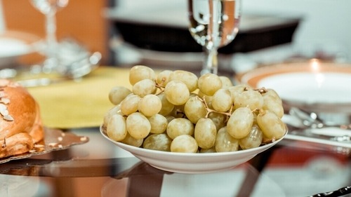 It is customary to eat 12 grapes in Spain. (Pexels) It is customary to eat 12 grapes in Spain. (Pexels)