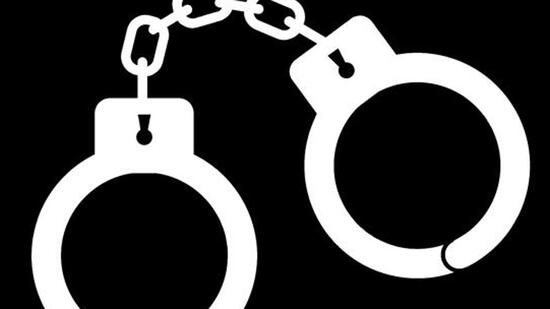 Five days after five miscreants barged into a property dealer’s office and looted ₹50,000 from the staff at gunpoint, police arrested three accused on Friday and recovered weapons, including two pistols and ₹15,000, from their possession. (Getty Images/ Representational image)