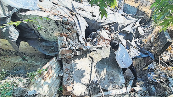 Mumbai, India - December , 29, 2022: A 40 year old name is Lakshmi katade woman died and three people were injured when a wall fell on a house in Mulund Hanuman Pada, Mumbai early morning on Friday ,Mumbai, India, on,Thursday, December, 29, 2022. ( Praful Gangurde / HT Photo) Mumbai, India - December , 29, 2022: A 40 year old name is Lakshmi katade woman died and three people were injured when a wall fell on a house in Mulund Hanuman Pada, Mumbai early morning on Friday ,Mumbai, India, on,Thursday, December, 29, 2022. ( Praful Gangurde / HT Photo)