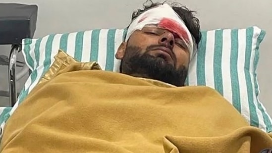 Cricketer Rishabh Pant receives treatment at a hospital after his car collided with a road divider(PTI)