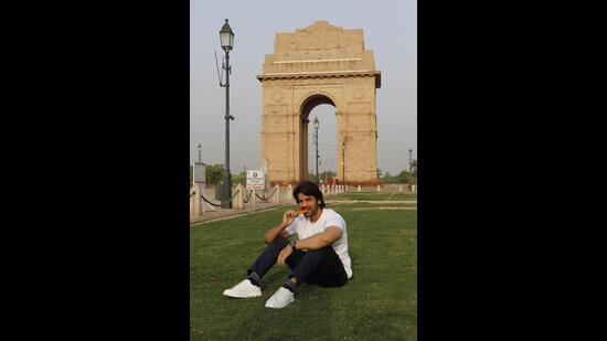 Actor Arjan Bajwa fondly remembers driving around with his cousins in the middle of the night at India Gate and having ice cream. (Photo: Manoj Verma/HT) Actor Arjan Bajwa fondly remembers driving around with his cousins in the middle of the night at India Gate and having ice cream. (Photo: Manoj Verma/HT)