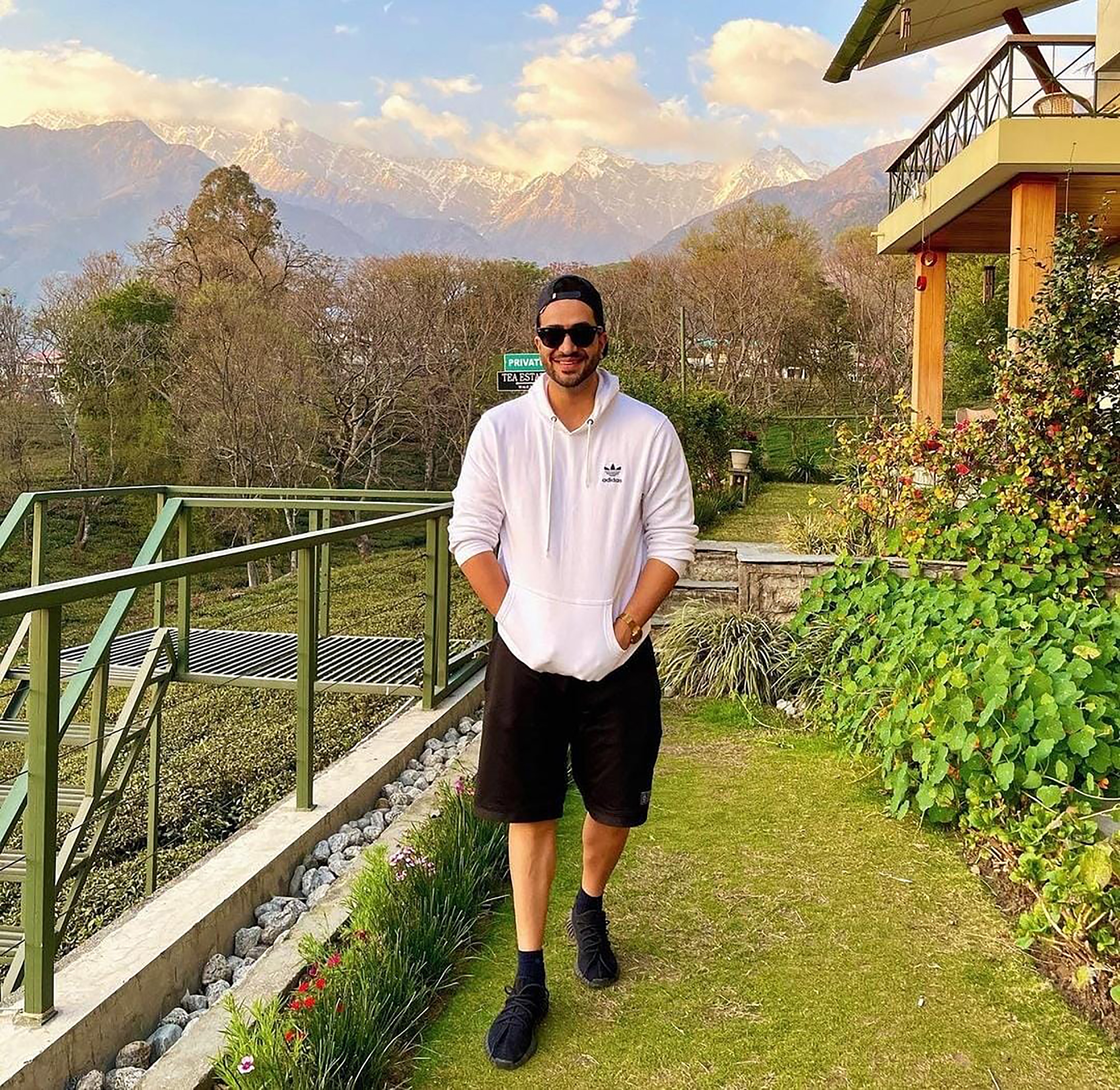Actor Aly Goni is a Chennai Super Kings fan. Actor Aly Goni is a Chennai Super Kings fan.