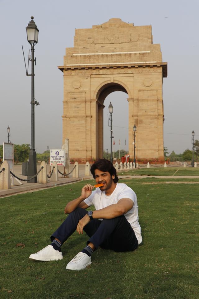 Actor Arjan Bajwa fondly remembers driving around with his cousins in the middle of the night at India Gate and having ice cream. (Photo: Manoj Verma/HT) Actor Arjan Bajwa fondly remembers driving around with his cousins in the middle of the night at India Gate and having ice cream. (Photo: Manoj Verma/HT)