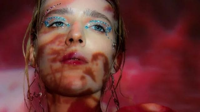 You can add a pop of glitter to your eyeshadow or apply a glitter eyeshadow all over your lids for a bold, festive look(Pexels) You can add a pop of glitter to your eyeshadow or apply a glitter eyeshadow all over your lids for a bold, festive look(Pexels)