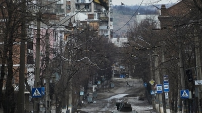 Russia-Ukraine War: Ukrainian soldiers ride in a Humvee in Bakhmut, Donetsk region. (AP) Russia-Ukraine War: Ukrainian soldiers ride in a Humvee in Bakhmut, Donetsk region. (AP)