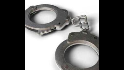Ludhiana police also arrested two drug peddlers and recovered 27gm of heroin from their possession, near Transport Chowk on Friday. (HT FILE PHOTO)