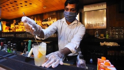 Delhi eases lisensing norns: Bars, restaurants in 4, 5-star hotels to run 24x7. (File) Delhi eases lisensing norns: Bars, restaurants in 4, 5-star hotels to run 24x7. (File)