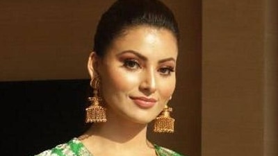 Actor Urvashi Rautela's new tweet has left fans confused again. Actor Urvashi Rautela's new tweet has left fans confused again.