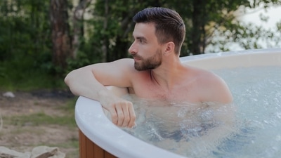 Does a hot water bath reduce male fertility? (Ron Lach) Does a hot water bath reduce male fertility? (Ron Lach)