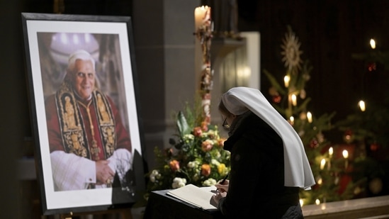 A person signs a book of condolence for Pope Emeritus Benedict XVI at the Saint Magdalena church in Altoetting, Germany (AP Photo)(AP)