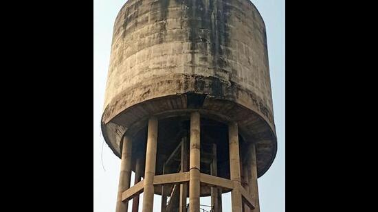 The minister said all the buildings having discharging of minimum 10,000 litres and above should be recycled system and recycled water could be used for horticulture and all other activities. (HT file photo)