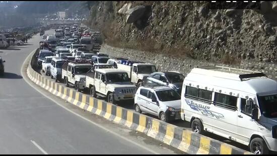 Vehicles making a beeline for Manali in Himachal Pradesh on Saturday. Tourists are headed for Rohtang Tunnel and Manali after strict traffic curbs enforced in Shimla. (ANI Photo)